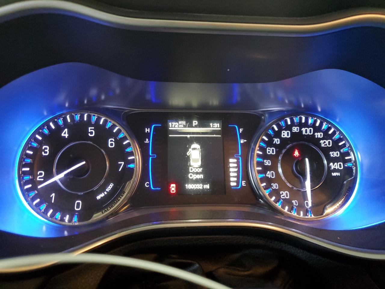 2016 Chrysler 200 - Image 9