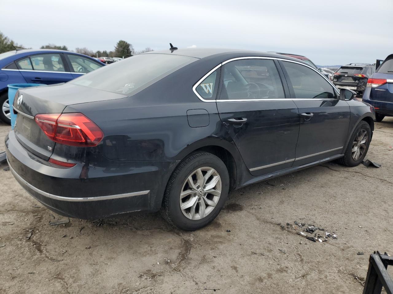 2017 Volkswagen Passat - Image 3