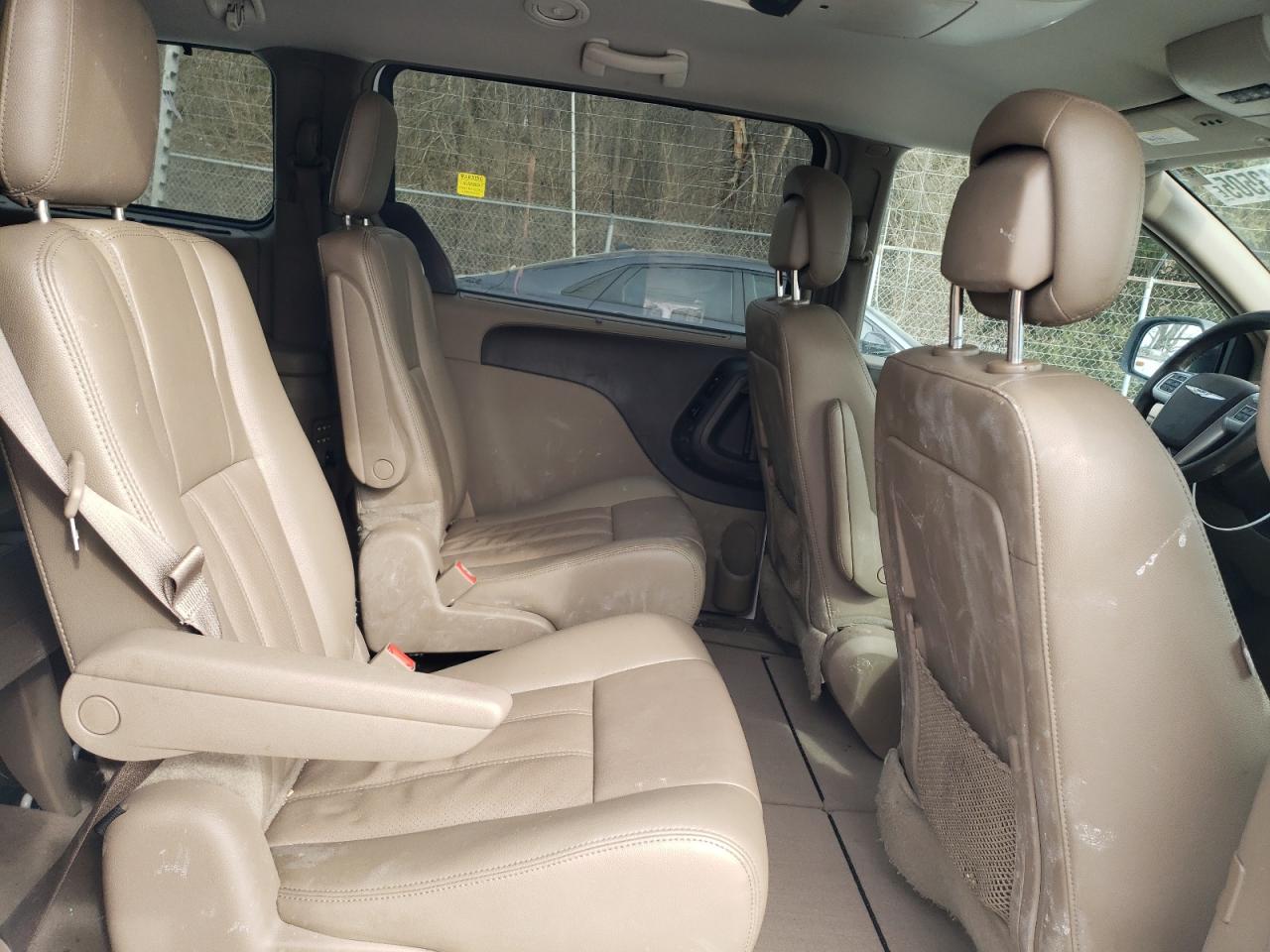 2012 Chrysler Town & Country - Image 11
