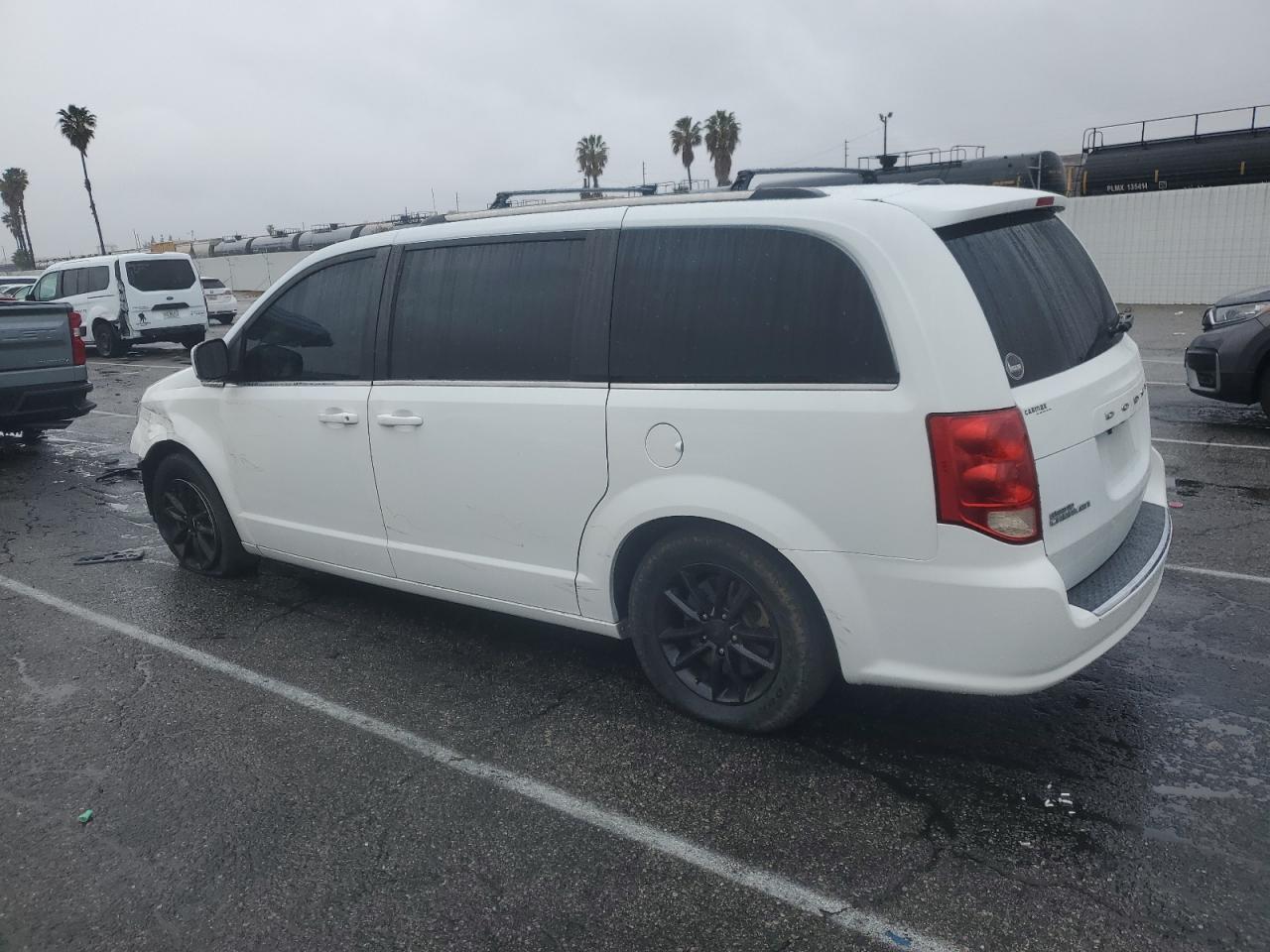 2019 Dodge Caravan - Image 2
