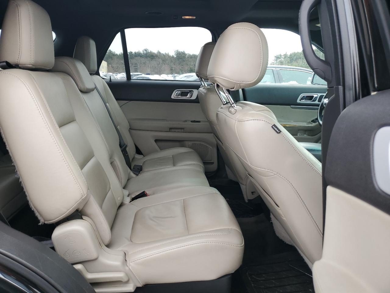2015 Ford Explorer - Image 11