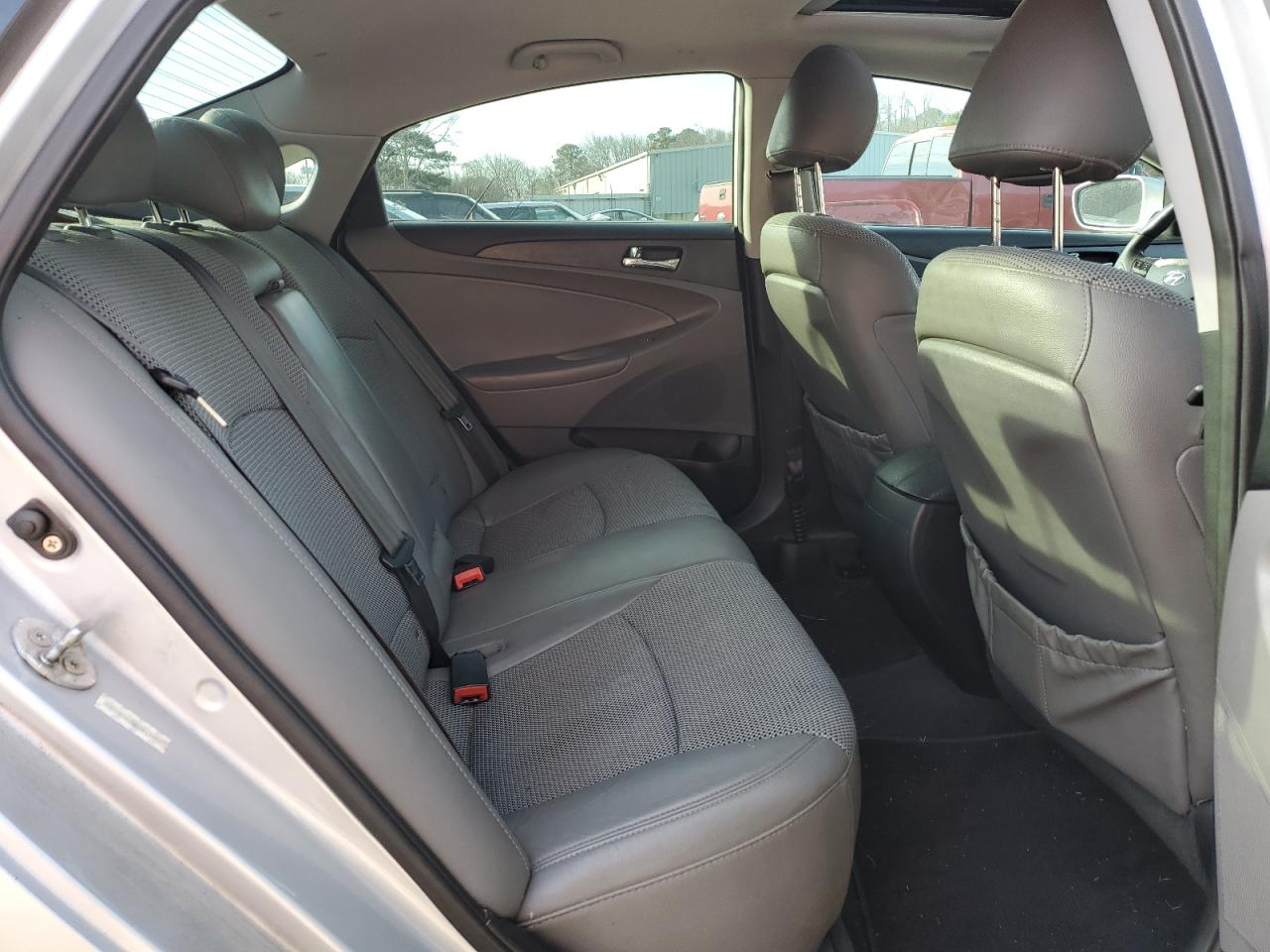 2011 Hyundai Sonata - Image 10