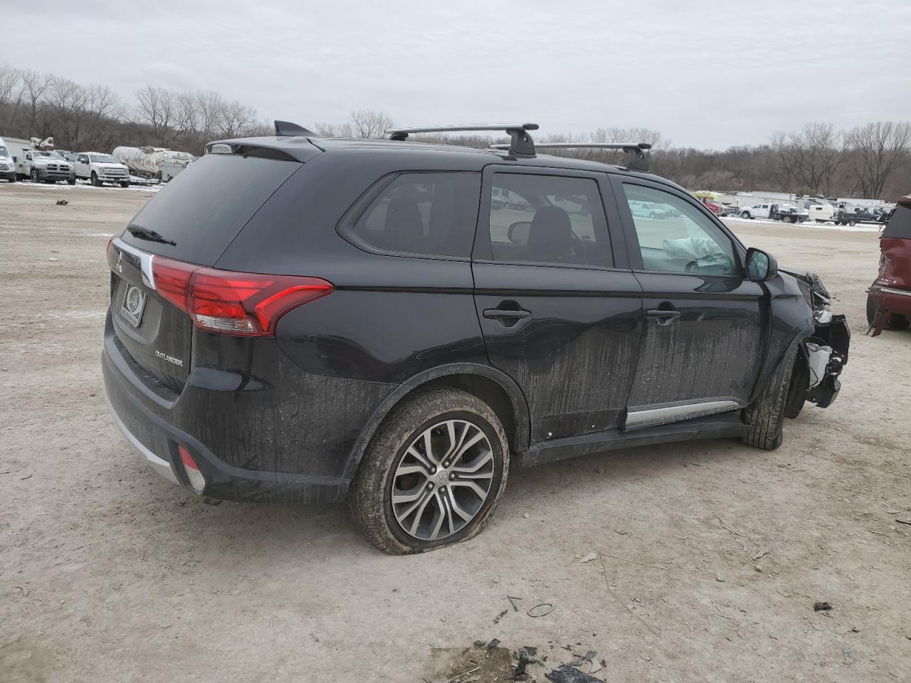 2018 Mitsubishi Outlander - Image 3