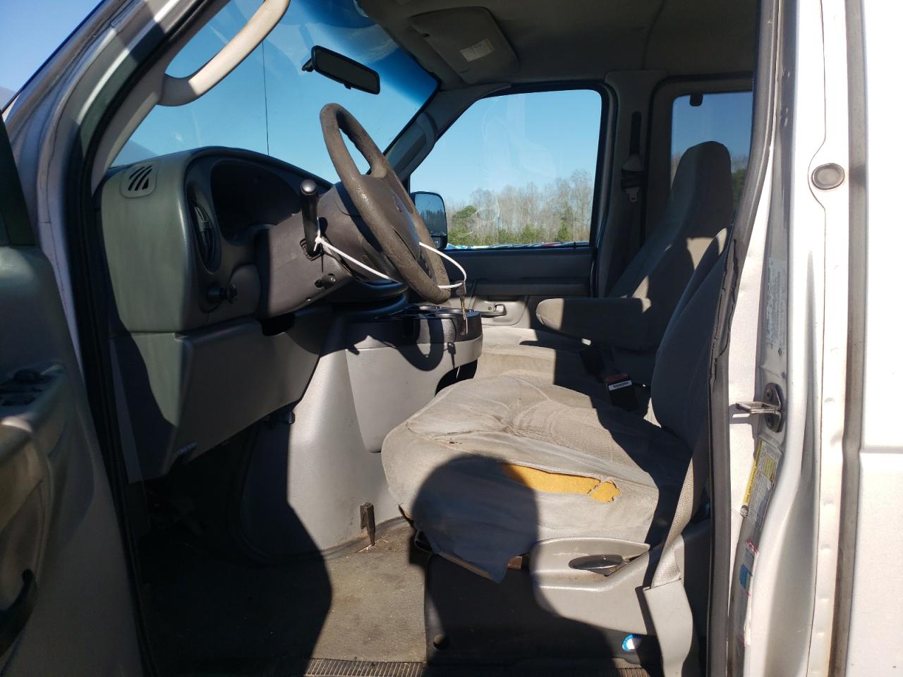 2006 Ford Econoline - Image 7