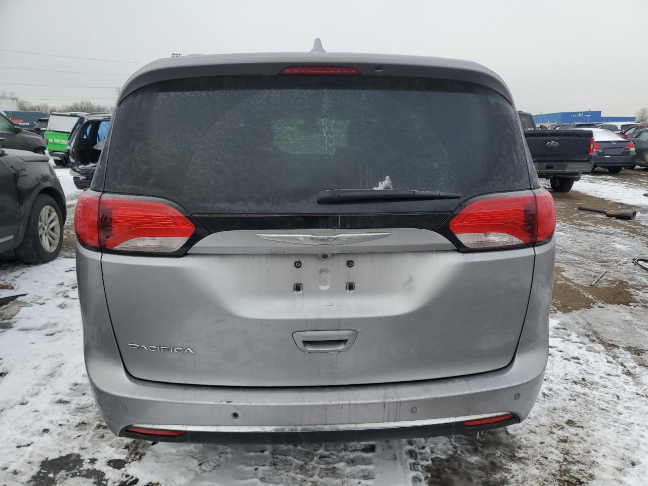 2017 Chrysler Pacifica - Image 6