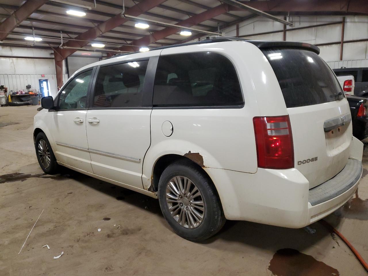 2009 Dodge Caravan - Image 2
