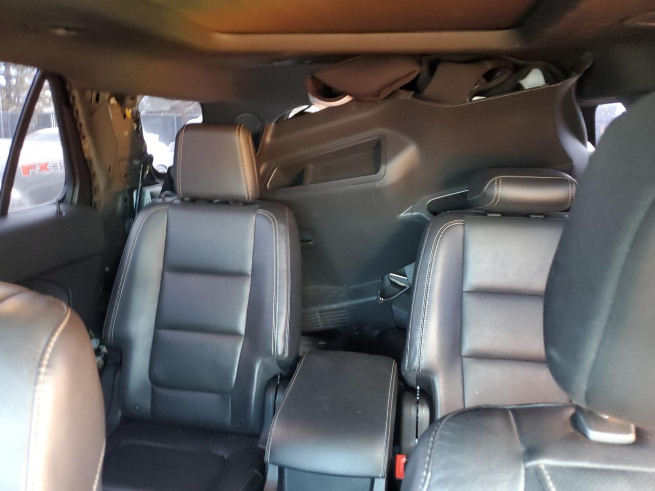 2015 Ford Explorer - Image 10