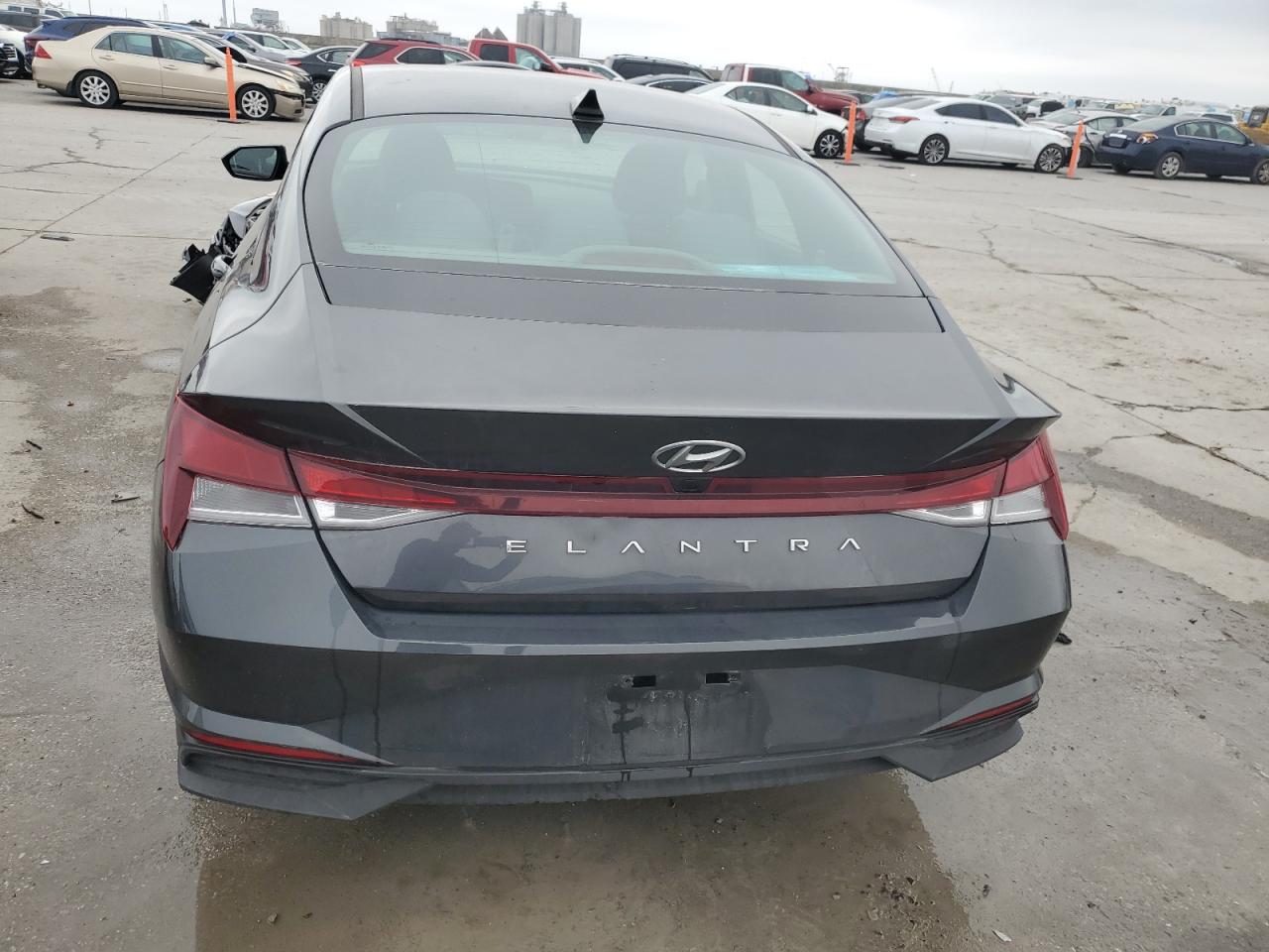 2022 Hyundai Elantra - Image 6