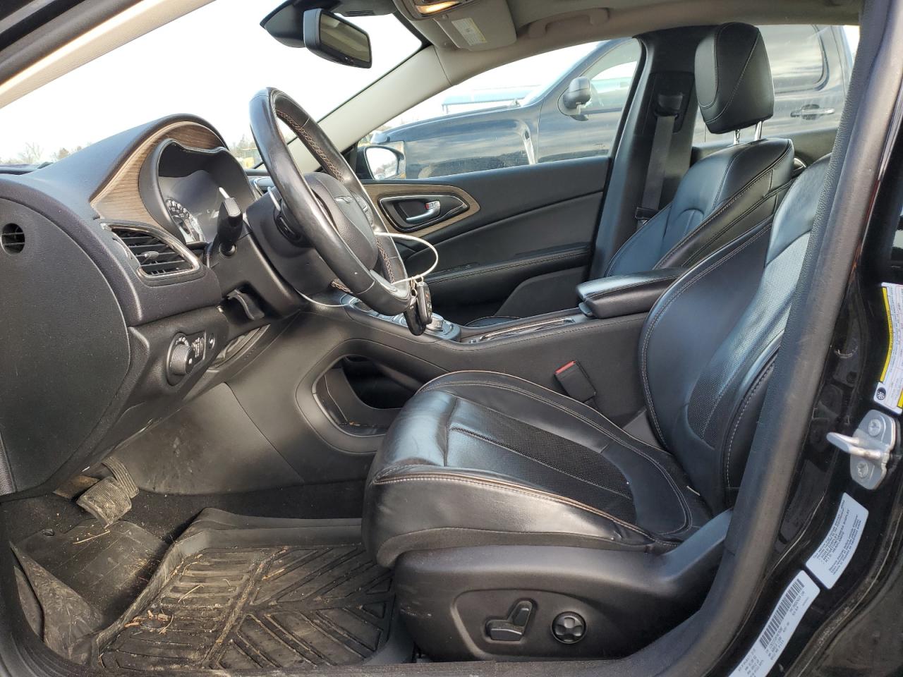 2015 Chrysler 200 - Image 7