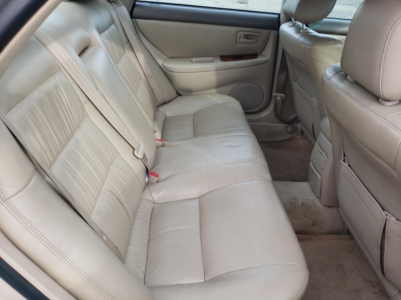 1999 Lexus ES - Image 10