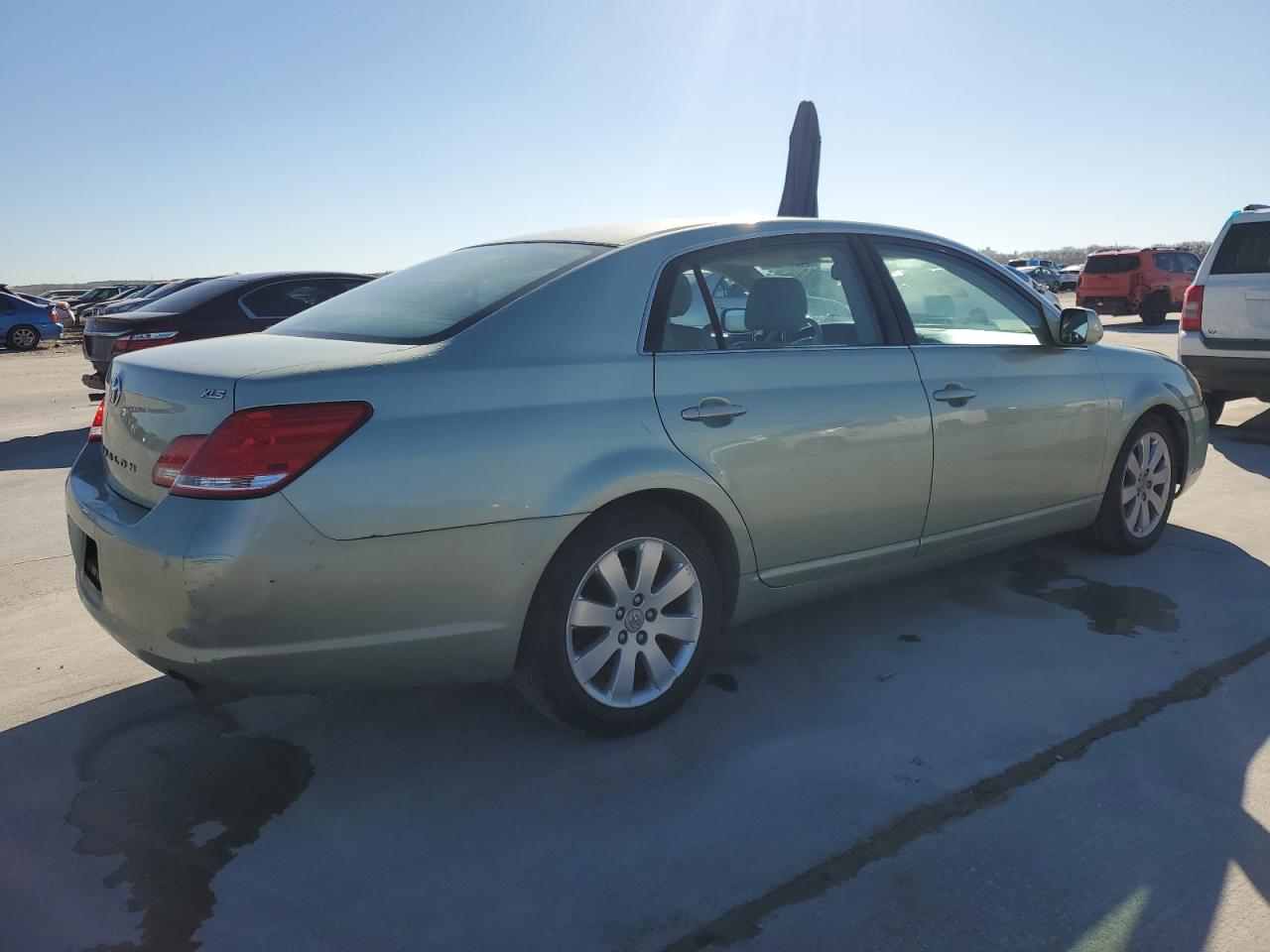 2005 Toyota Avalon - Image 4