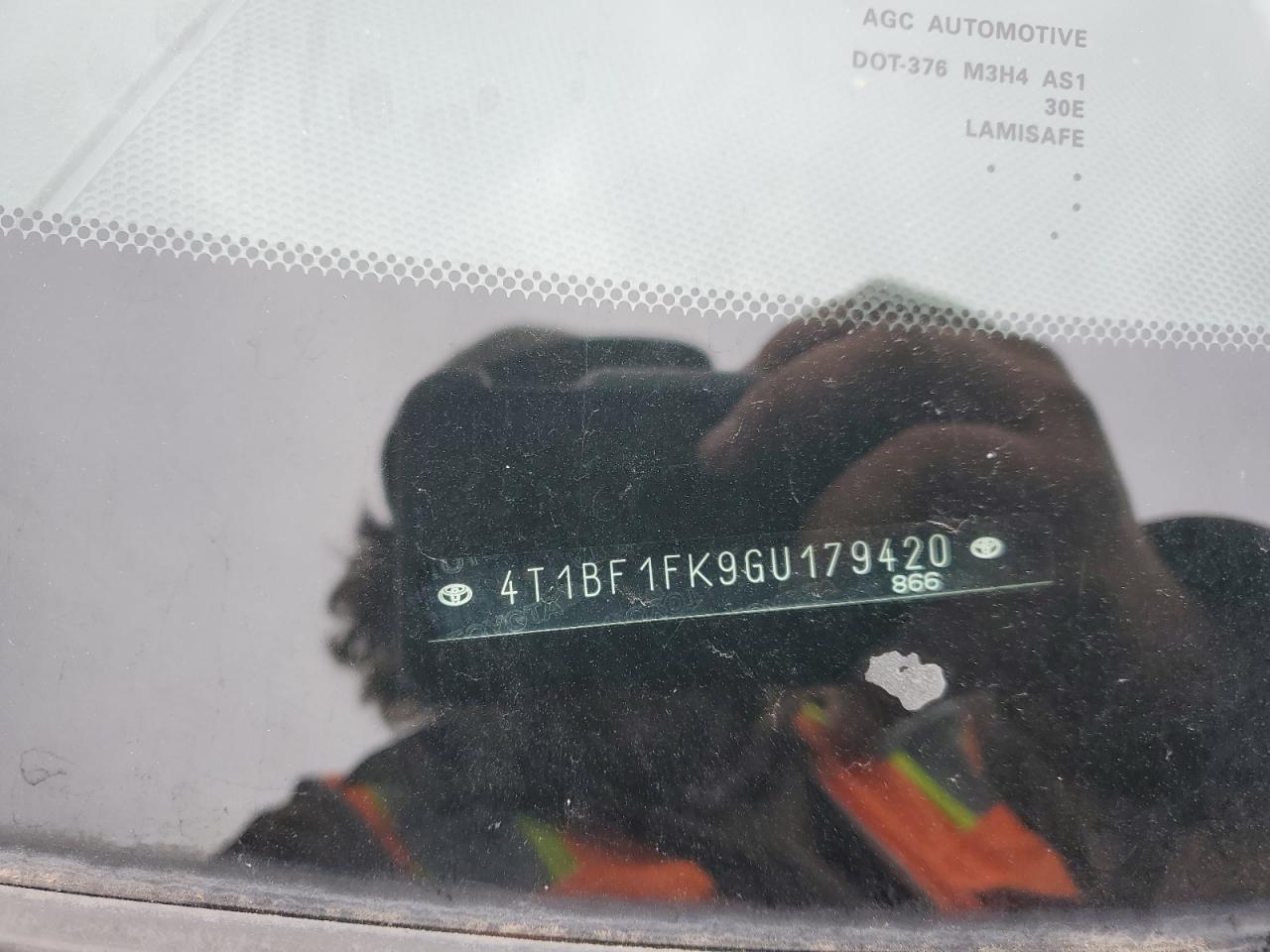 2016 Toyota Camry - Image 15