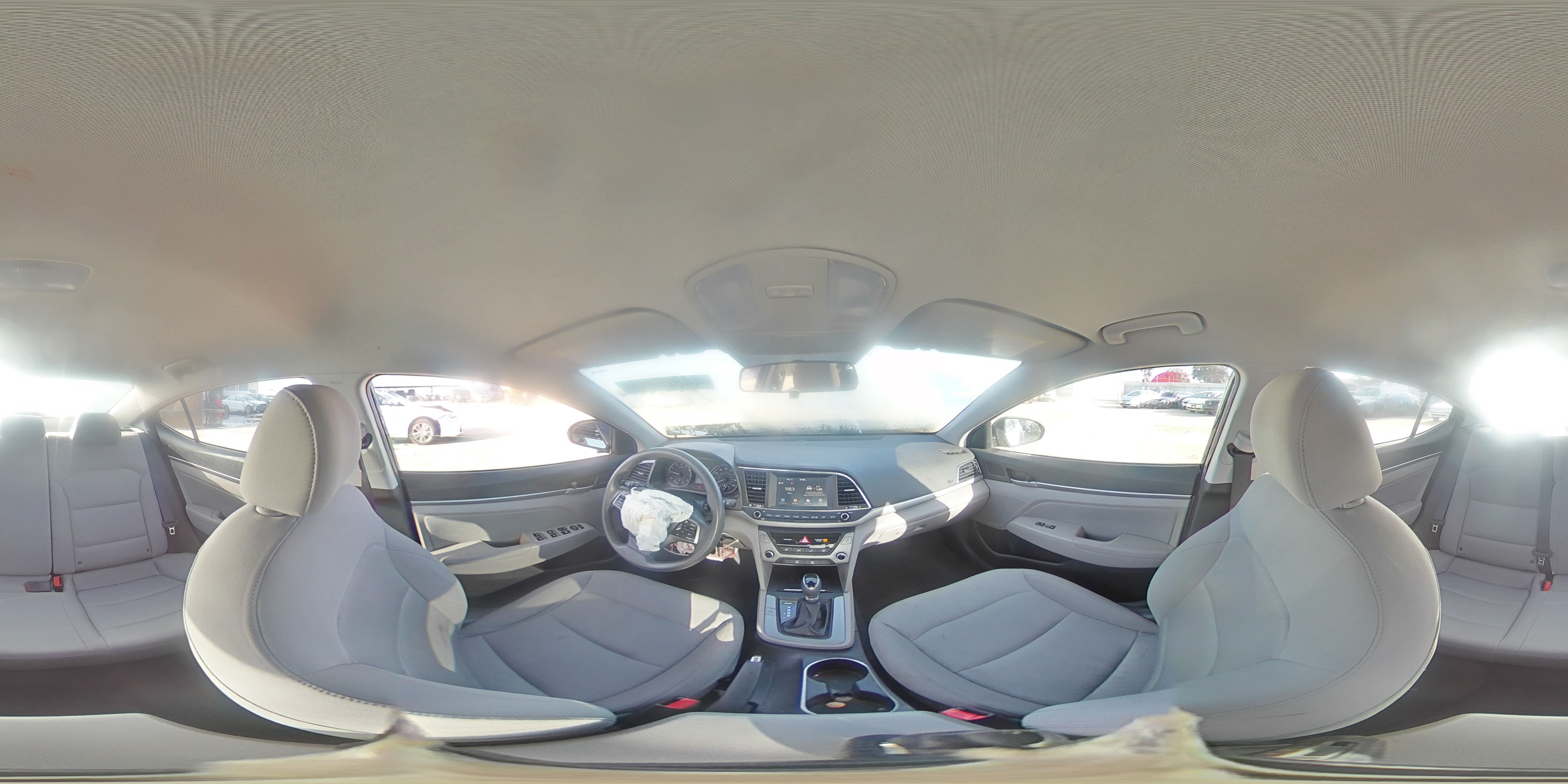 2018 Hyundai Elantra - Image 13