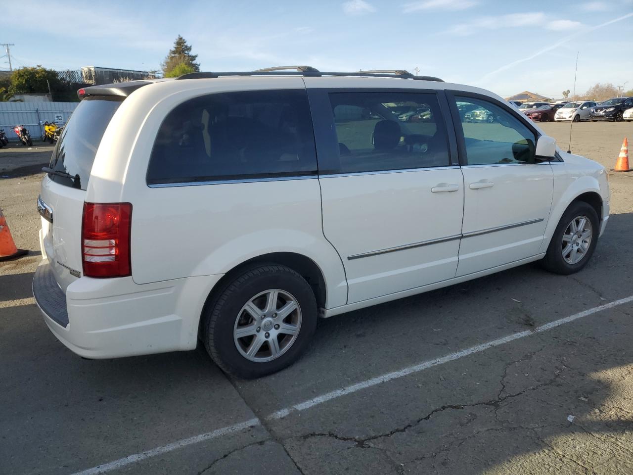 2010 Chrysler Town & Country - Image 3