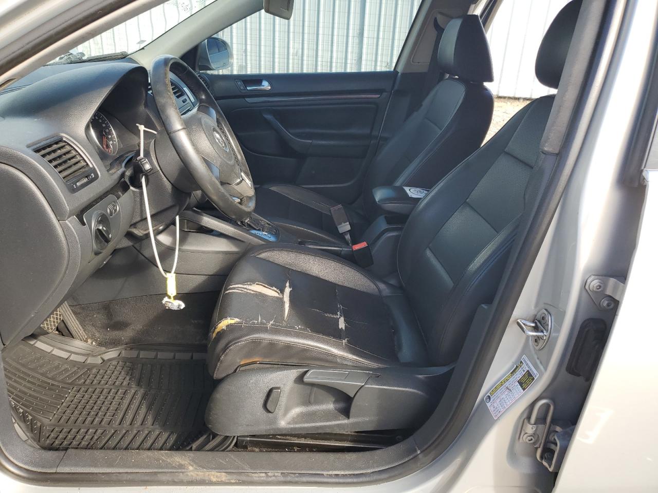 2010 Volkswagen Jetta - Image 7