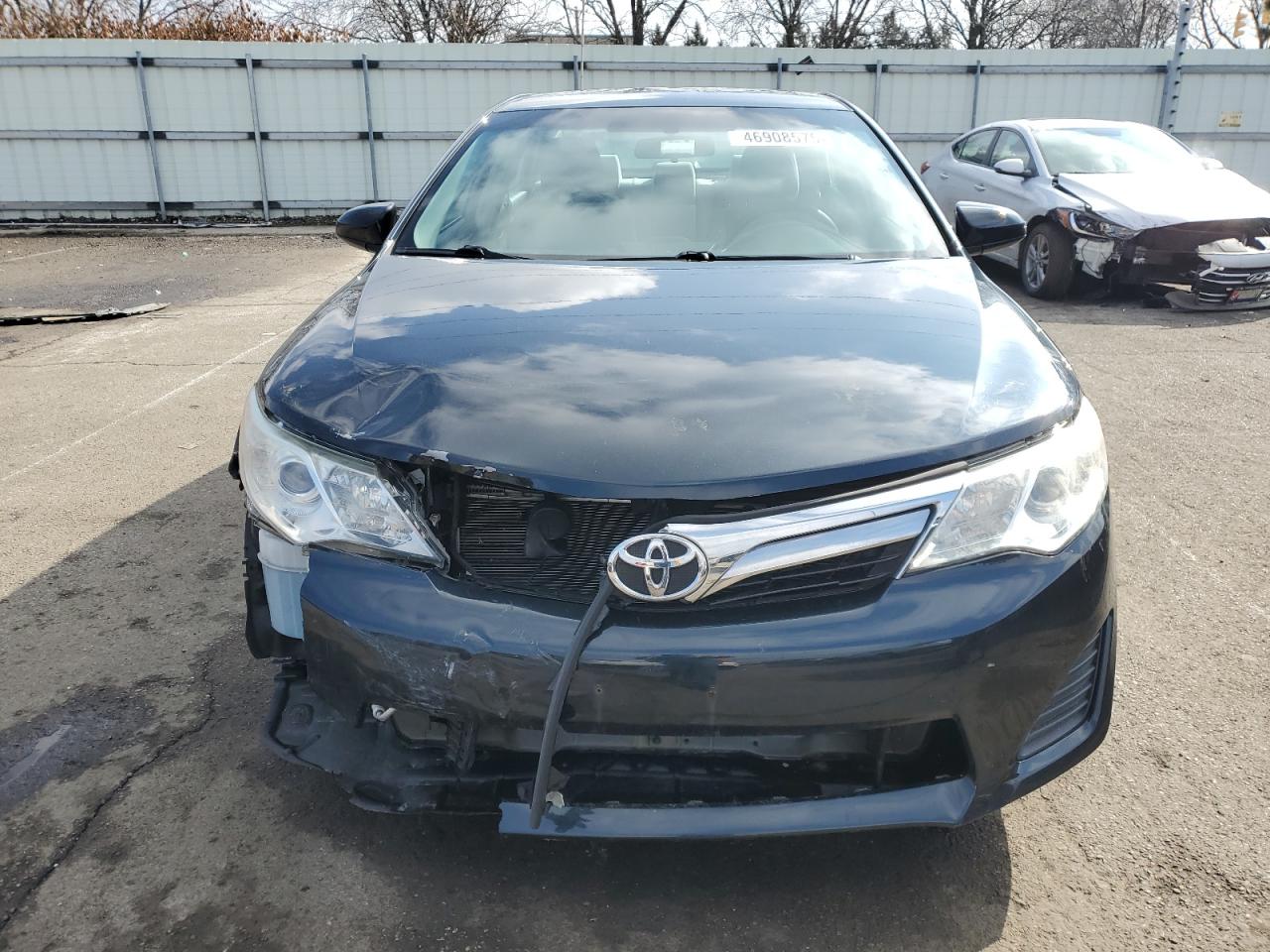 2014 Toyota Camry - Image 5