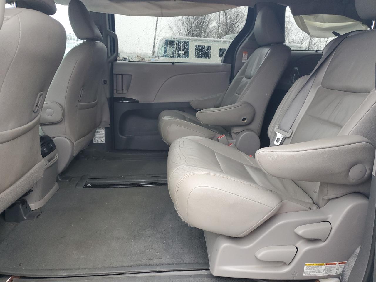 2015 Toyota Sienna - Image 11