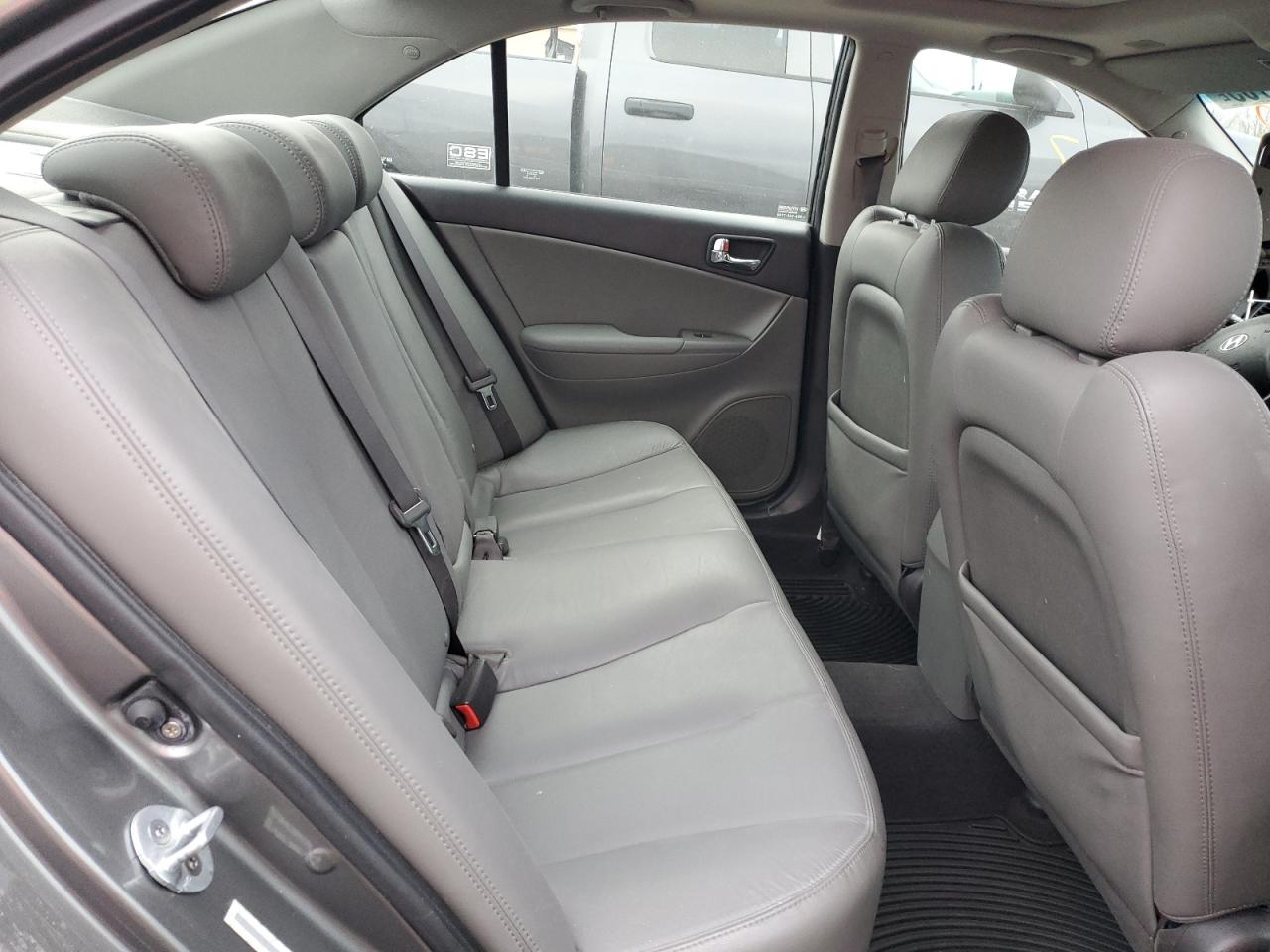 2009 Hyundai Sonata - Image 10