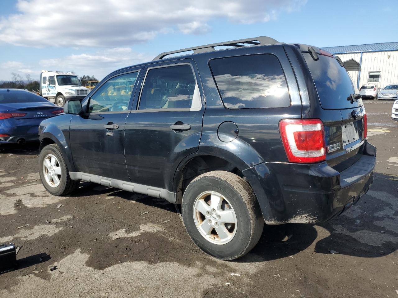 2009 Ford Escape - Image 2