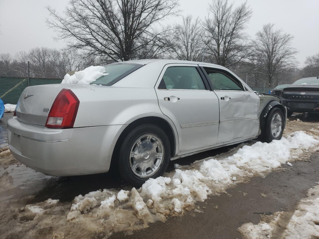 2005 Chrysler 300 - Image 3