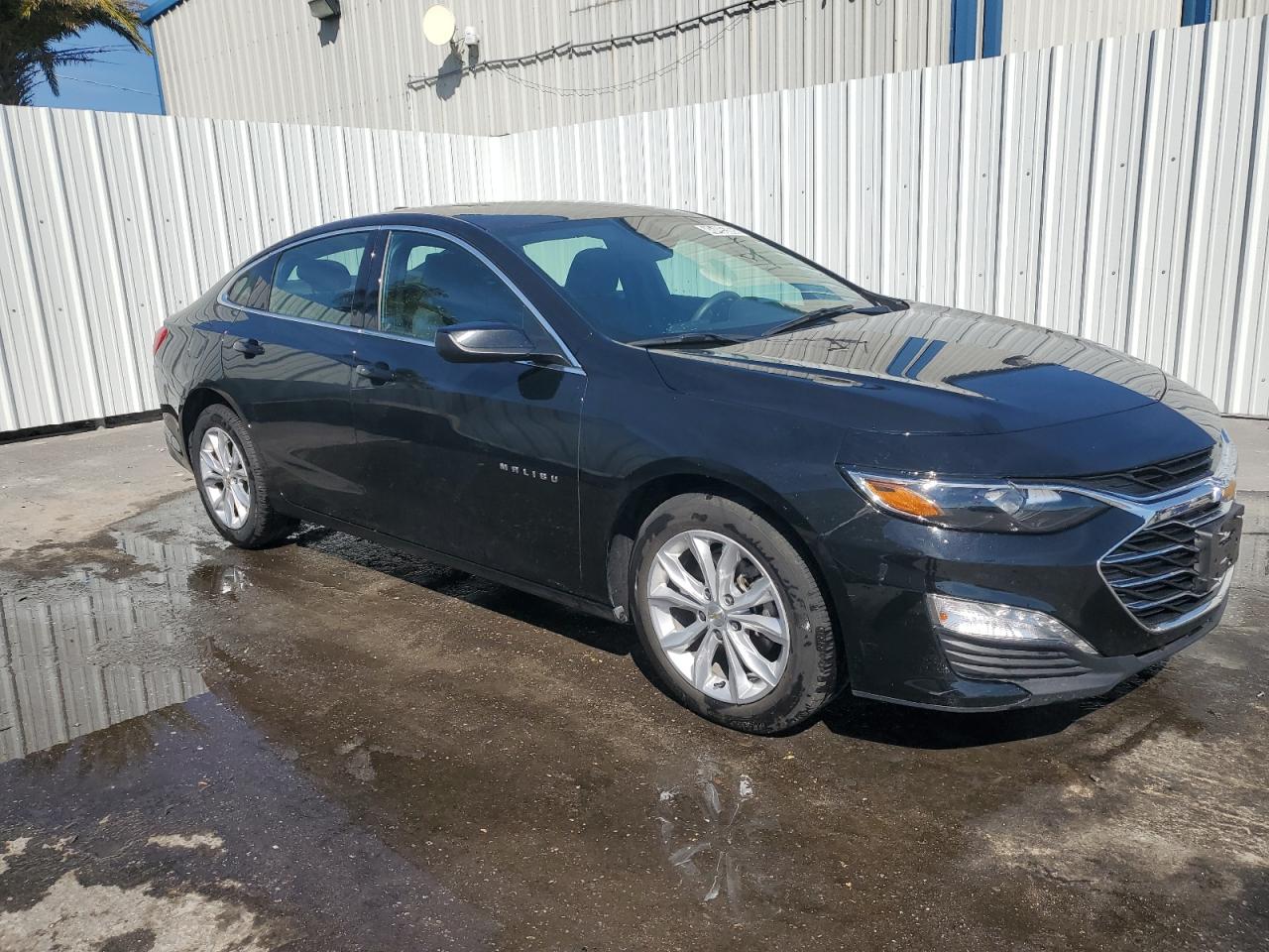 2023 Chevrolet Malibu - Image 4