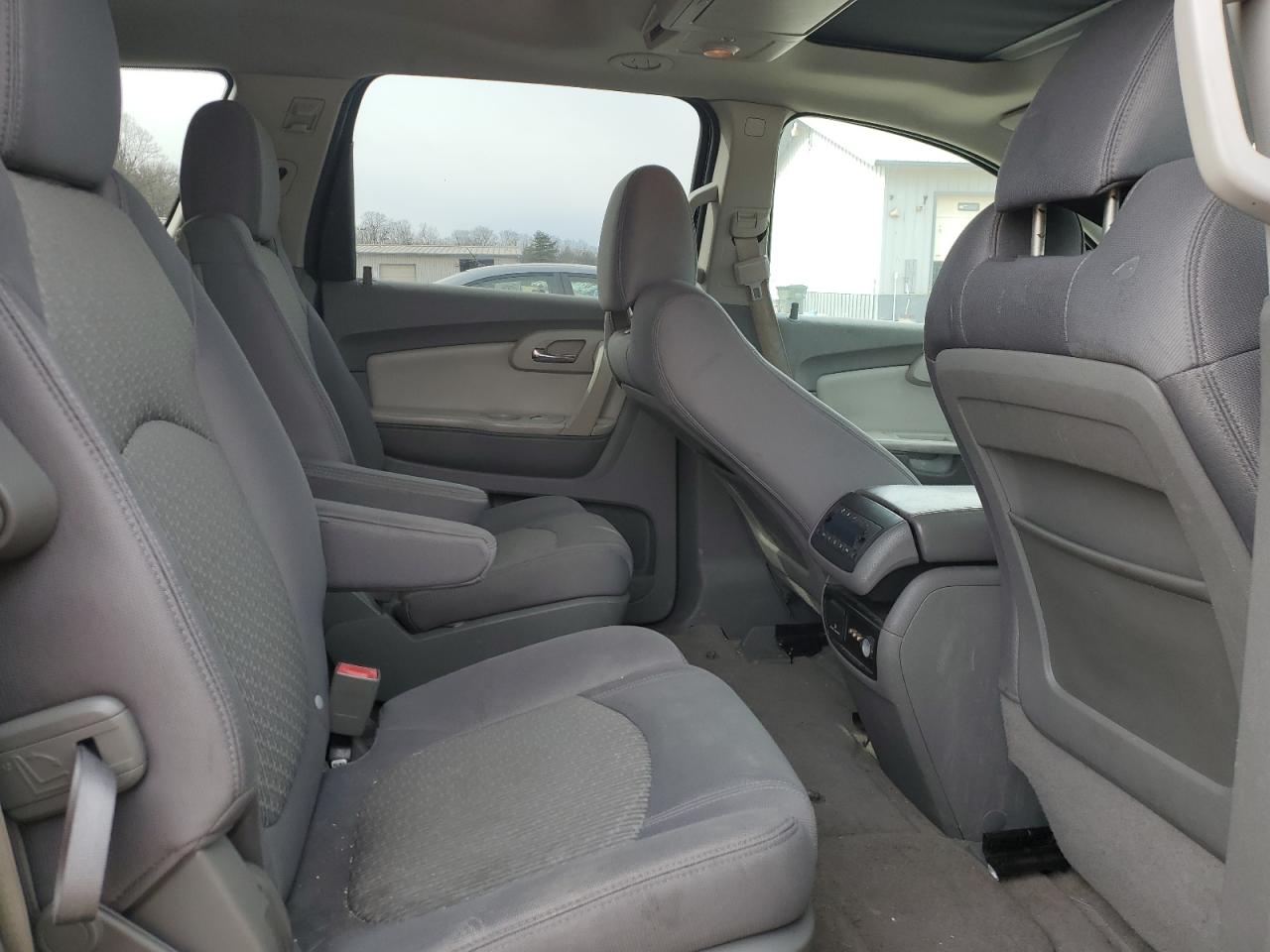 2011 Chevrolet Traverse - Image 11