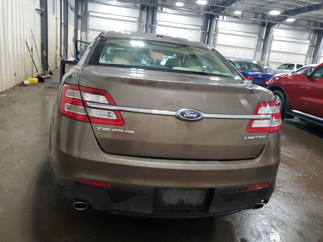 2015 Ford Taurus - Image 6