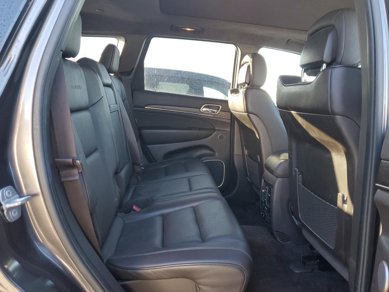 2015 Jeep Grand Cherokee - Image 11