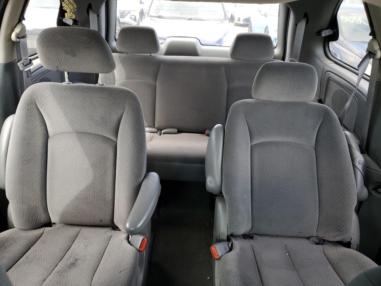 2005 Dodge Caravan - Image 10