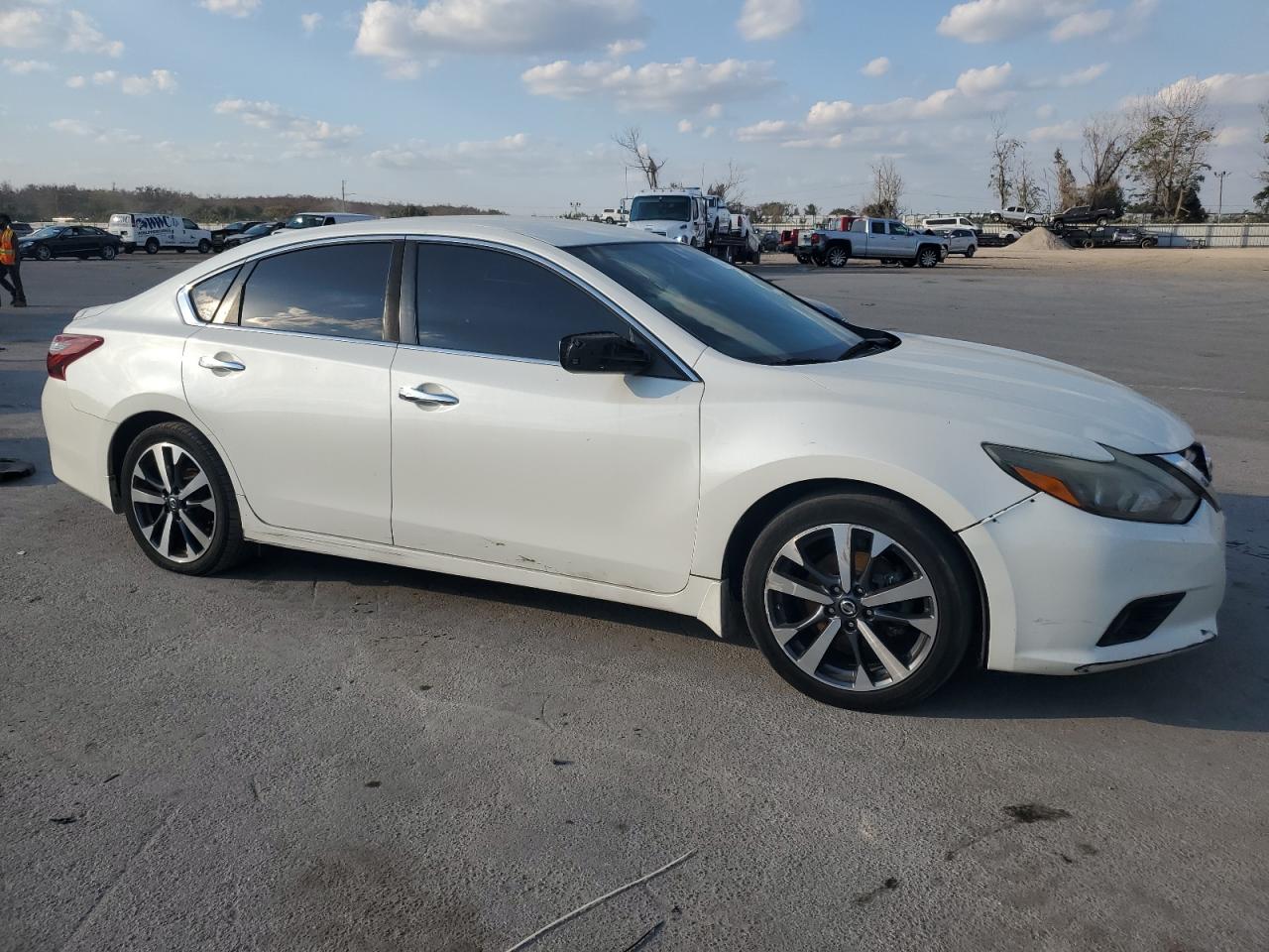 2017 Nissan Altima - Image 4