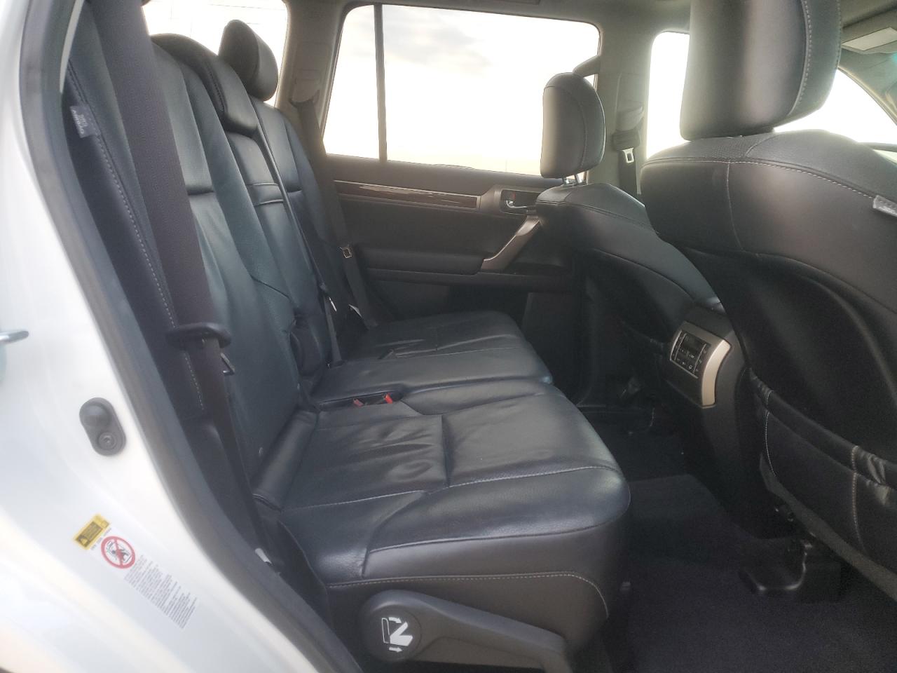 2015 Lexus GX - Image 11