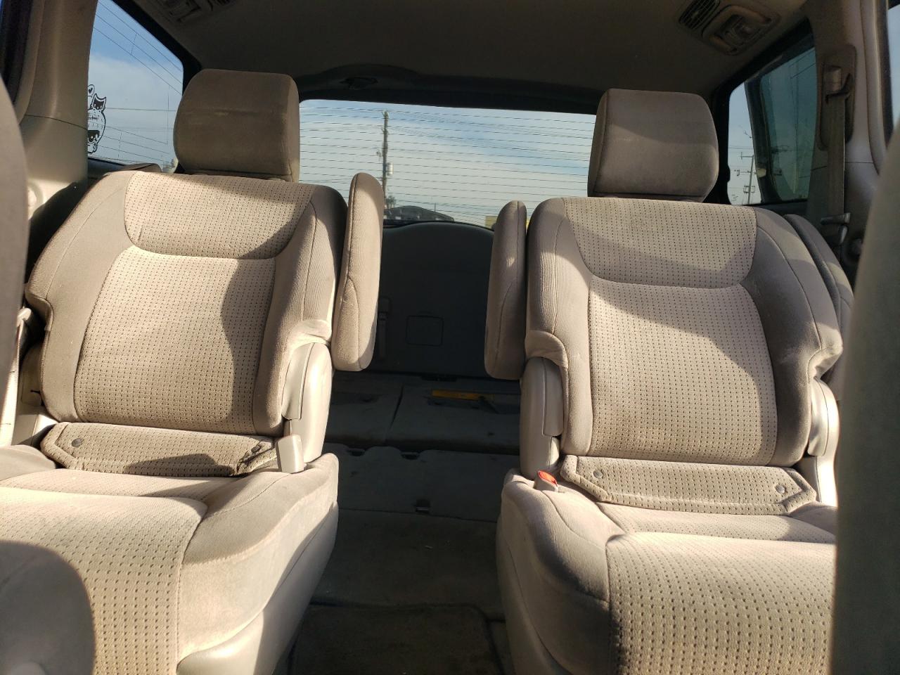 2010 Toyota Sienna - Image 10