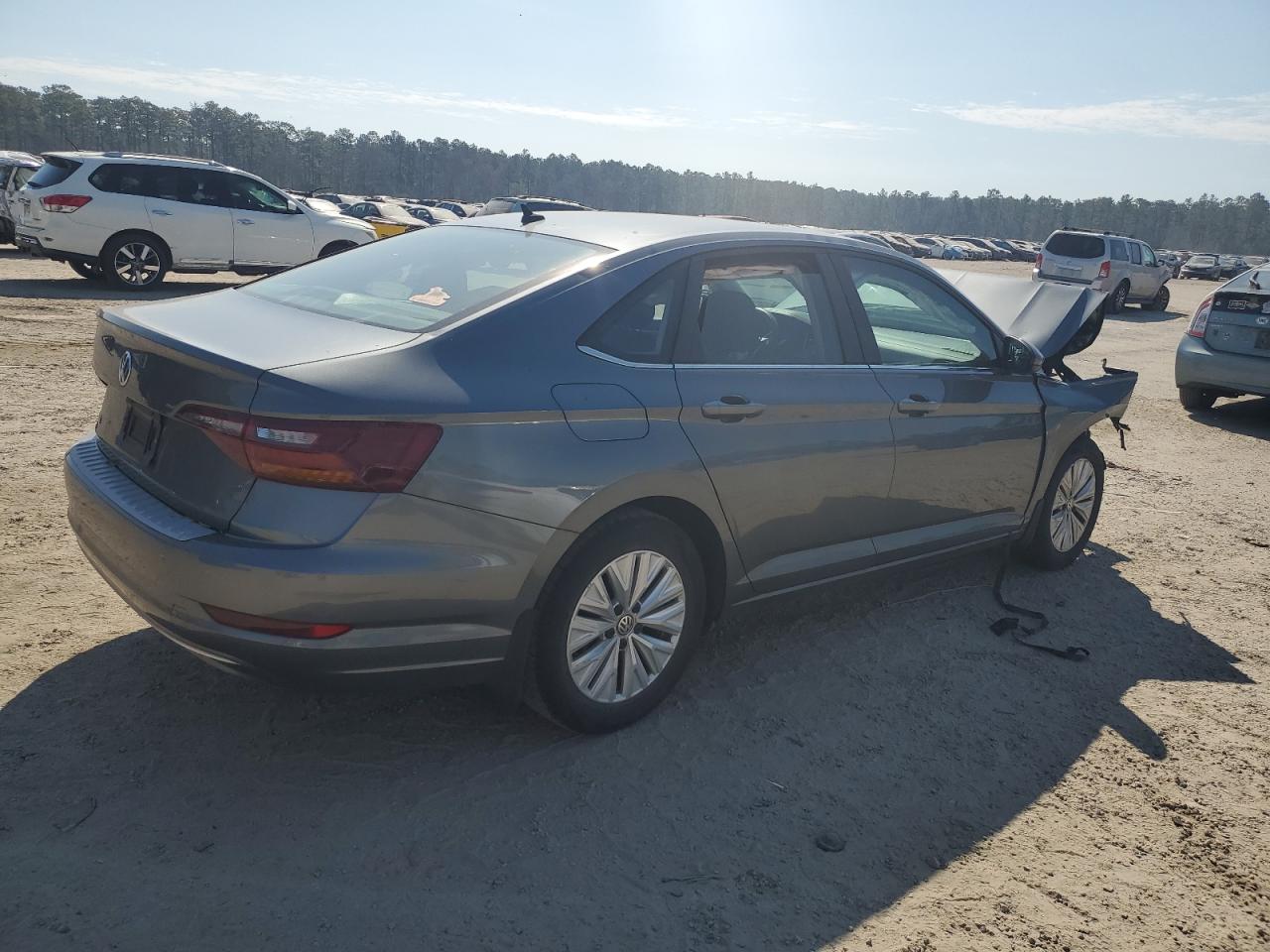 2019 Volkswagen Jetta - Image 3