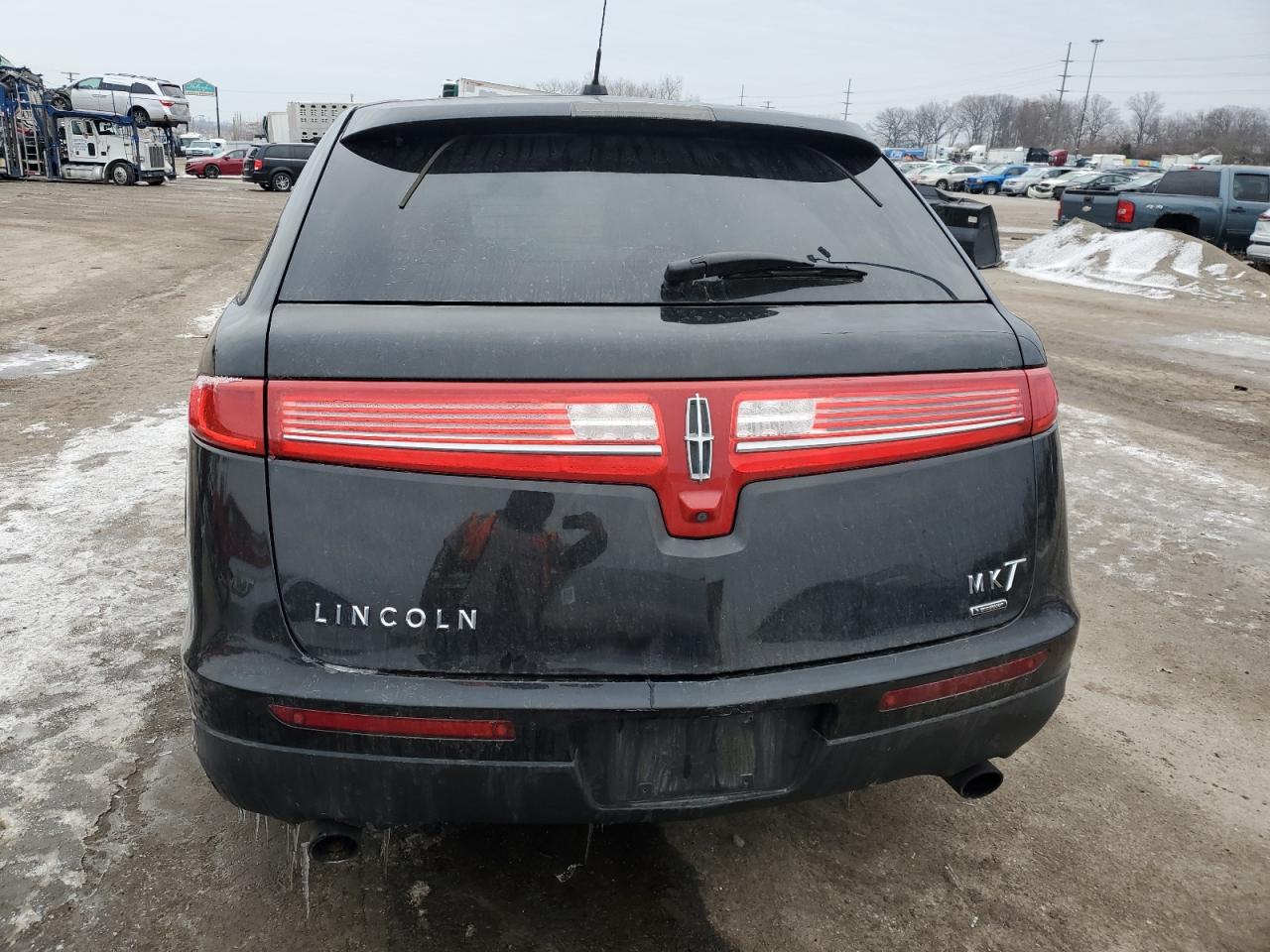 2013 Lincoln MKT - Image 6