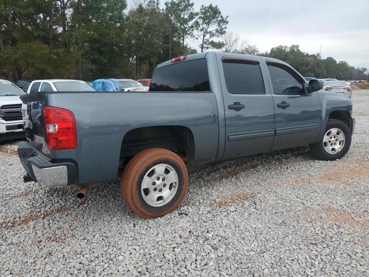 2011 Chevrolet Silverado - Image 3