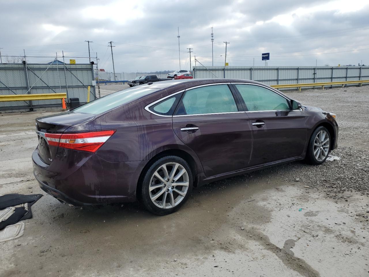 2015 Toyota Avalon - Image 3