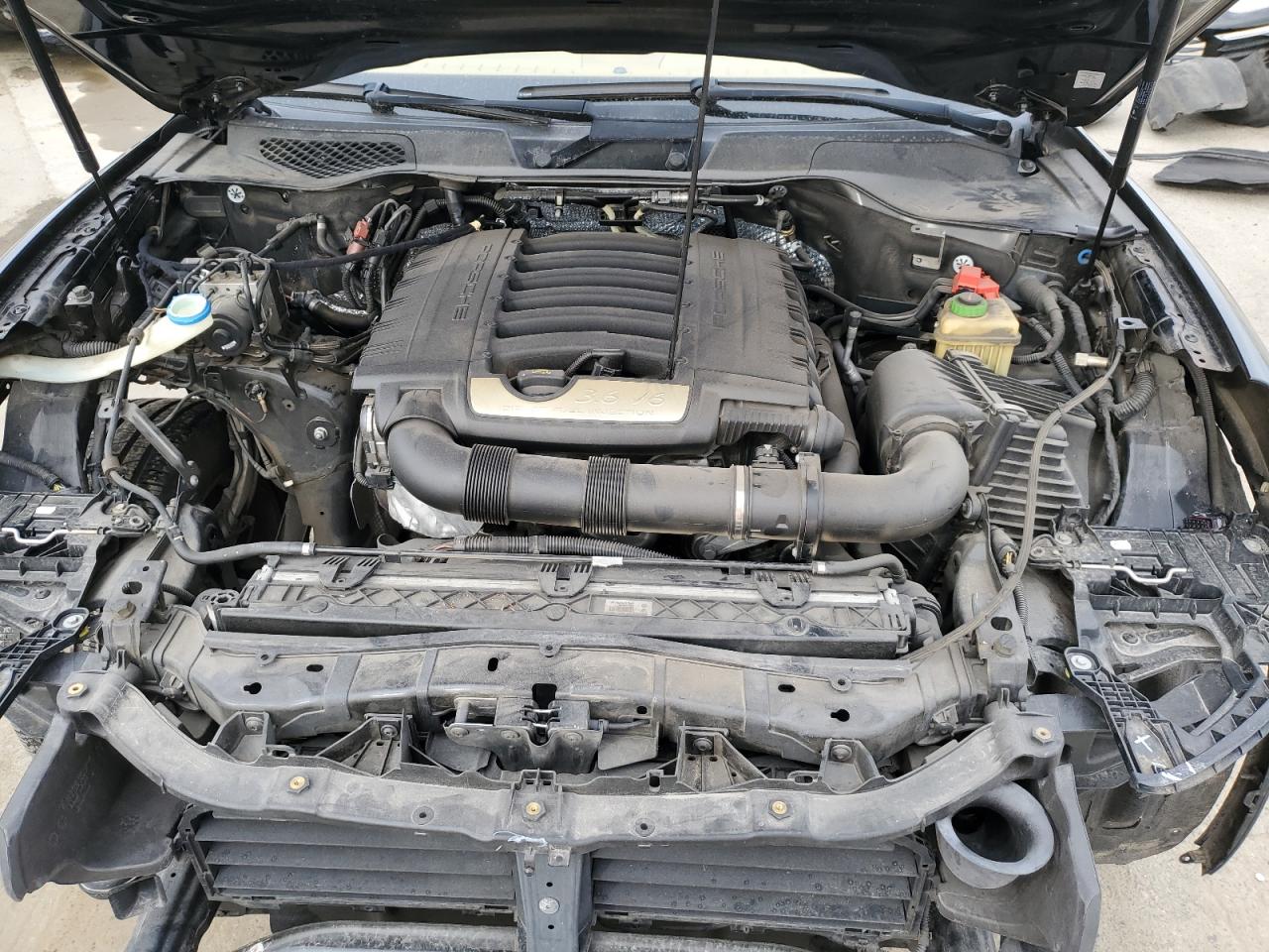 2016 Porsche Cayenne - Image 12