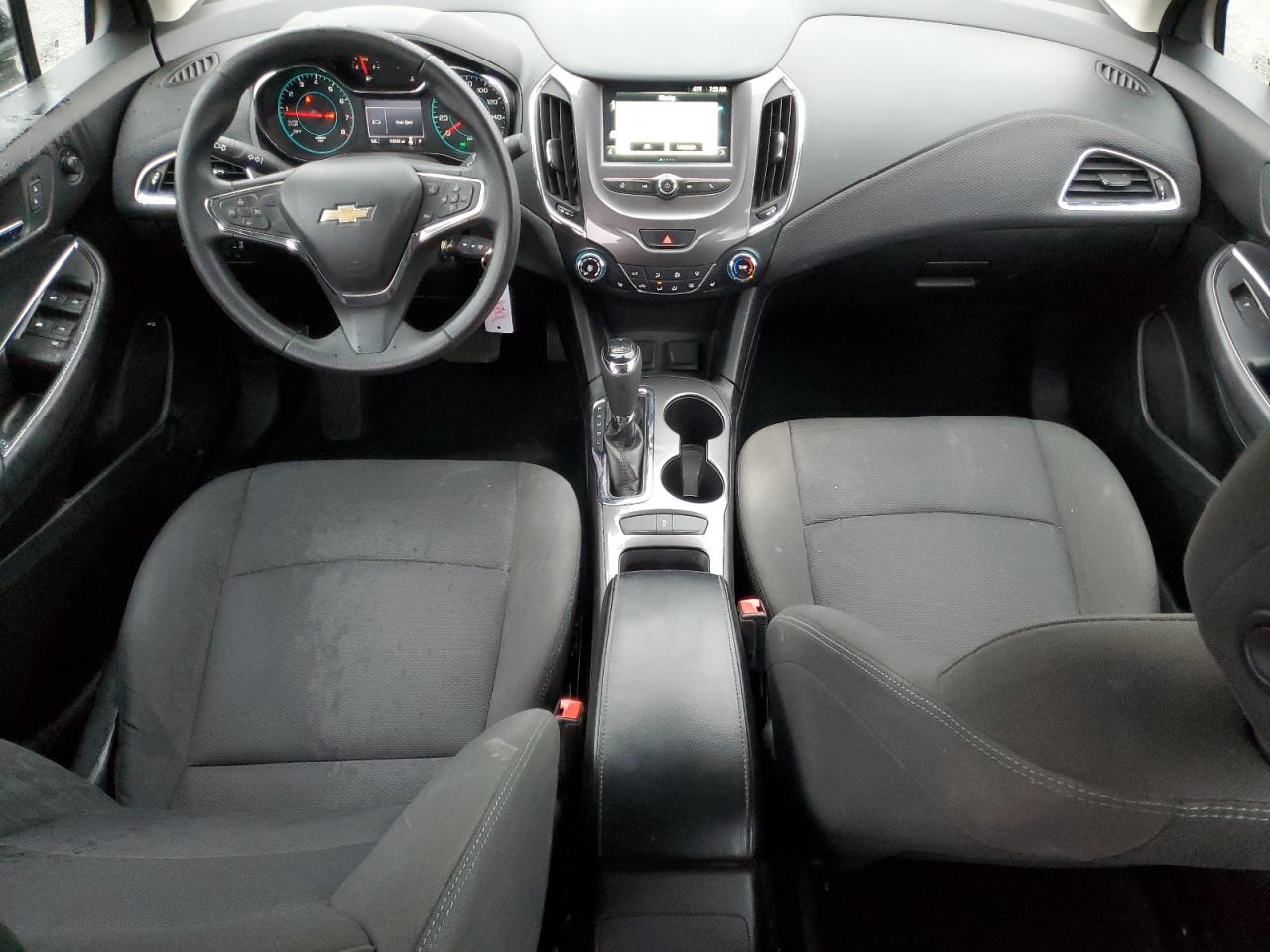 2018 Chevrolet Cruze - Image 8
