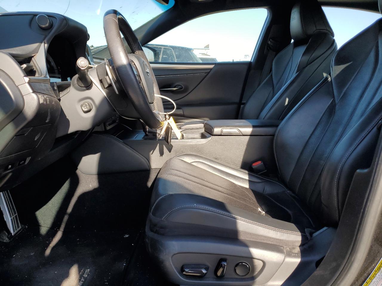 2019 Lexus ES - Image 7