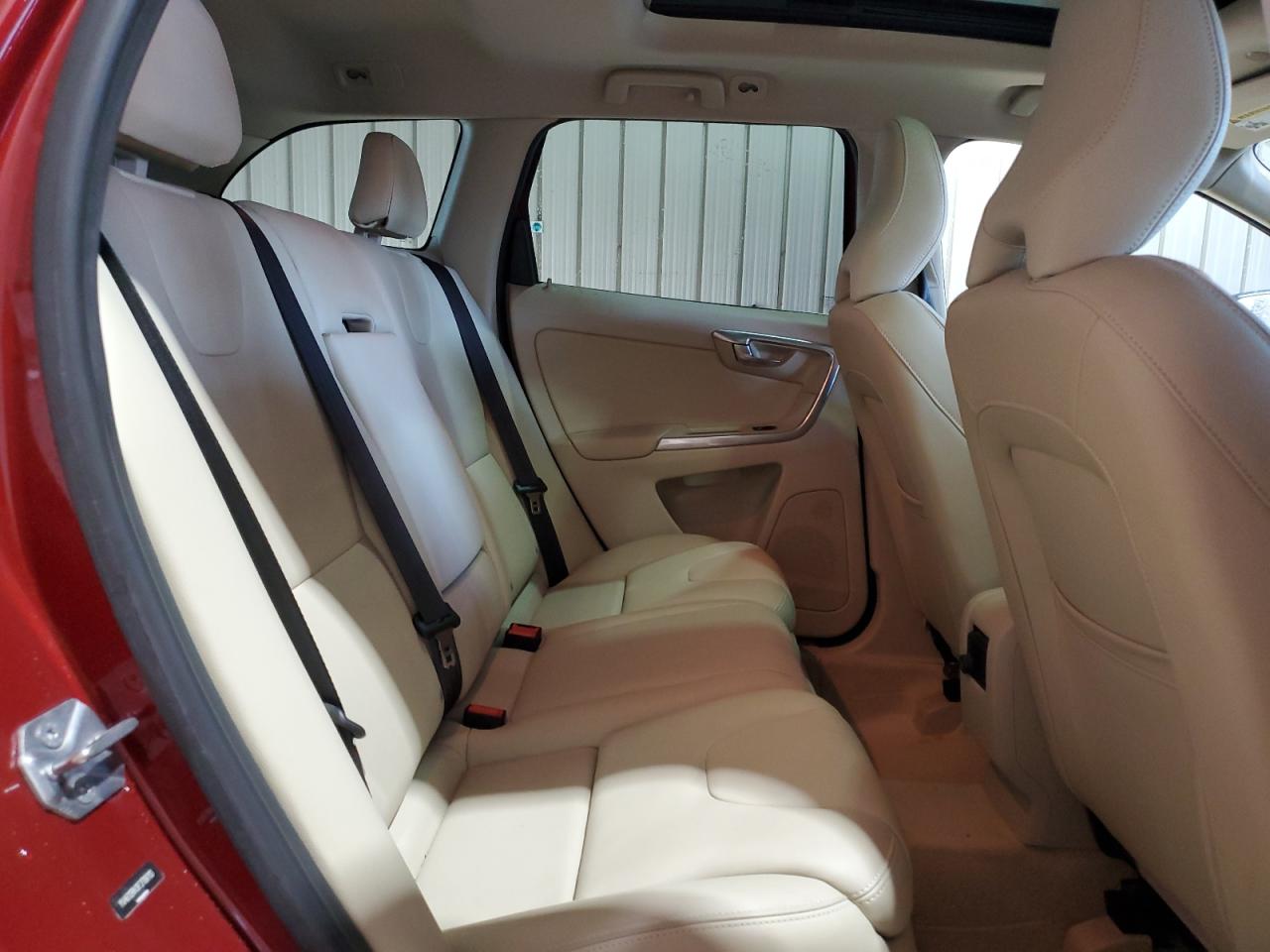 2015 Volvo XC60 - Image 11