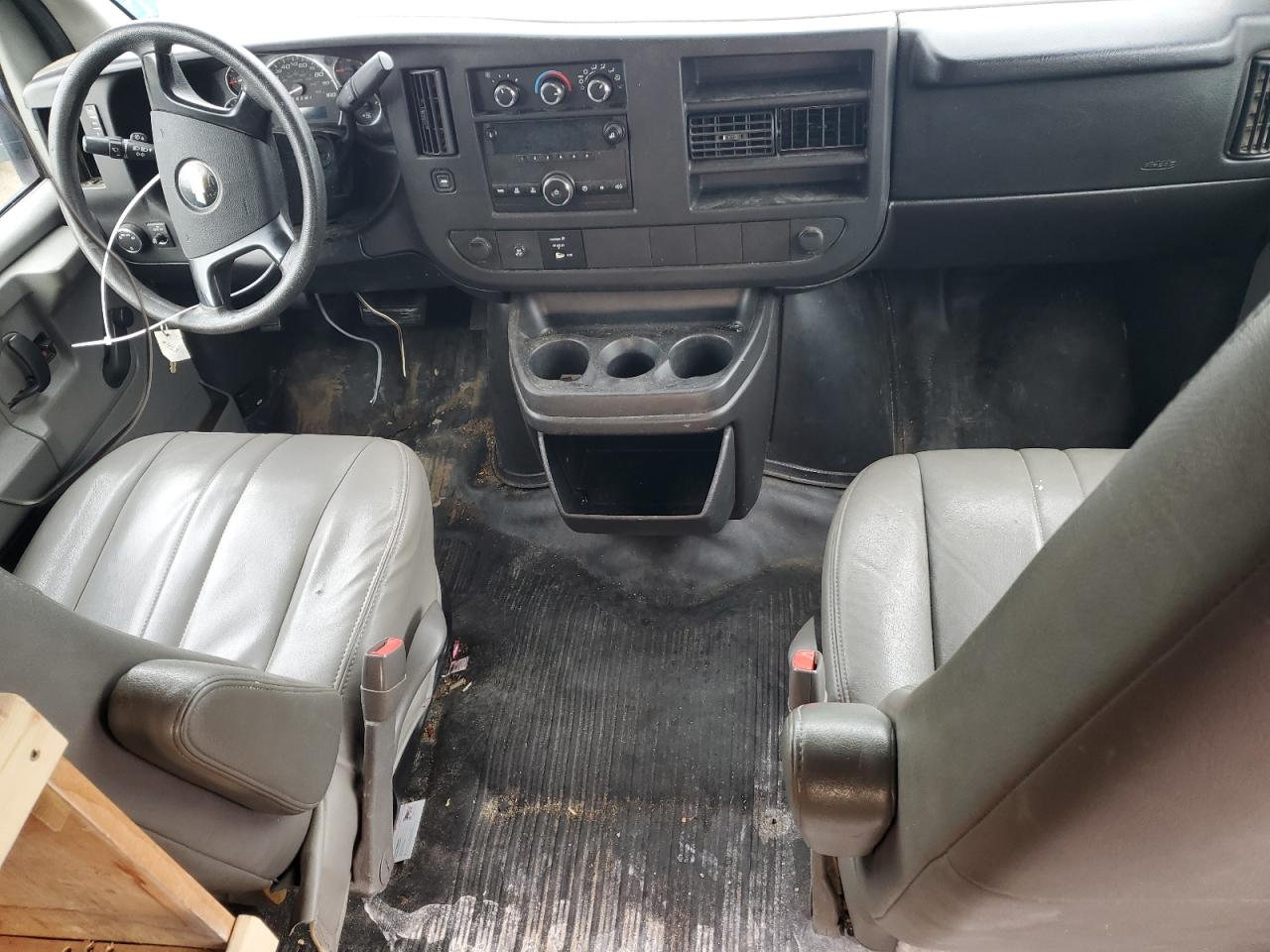 2011 Chevrolet Express - Image 8