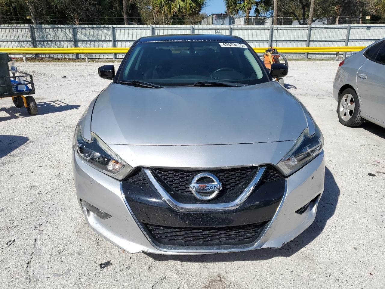 2017 Nissan Maxima - Image 5
