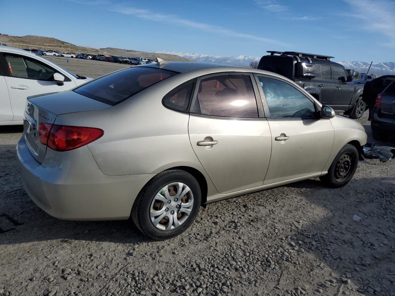 2010 Hyundai Elantra - Image 3