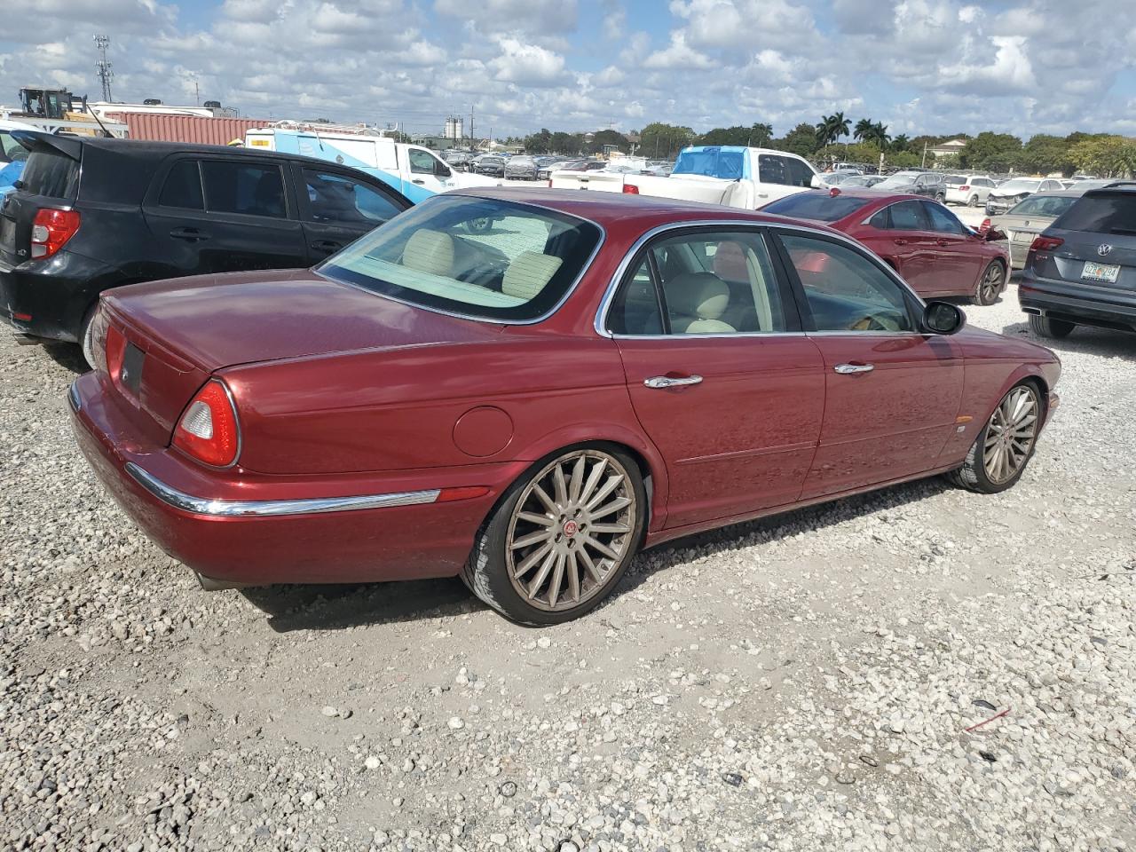 2004 Jaguar XJR - Image 3