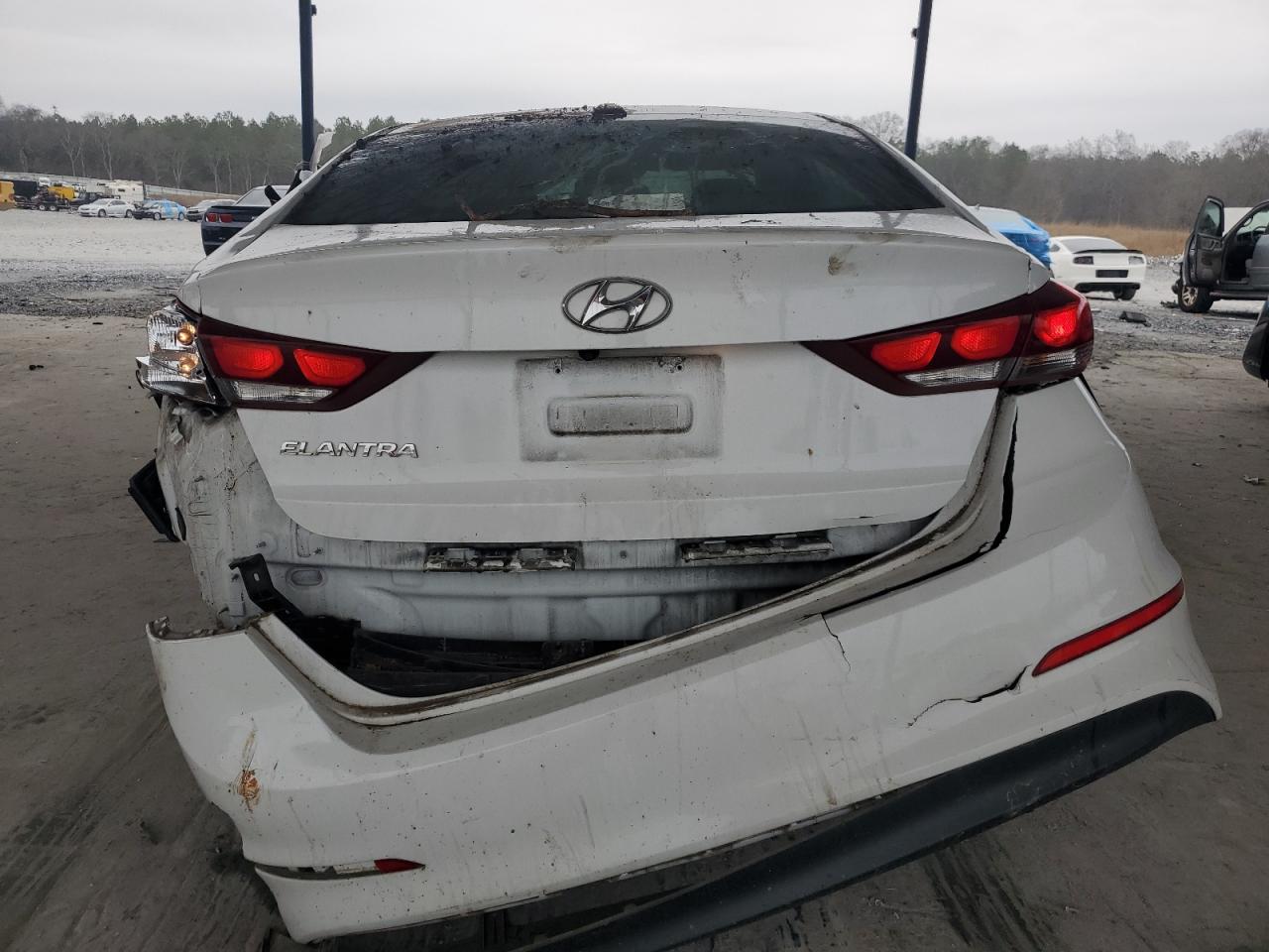 2017 Hyundai Elantra - Image 6
