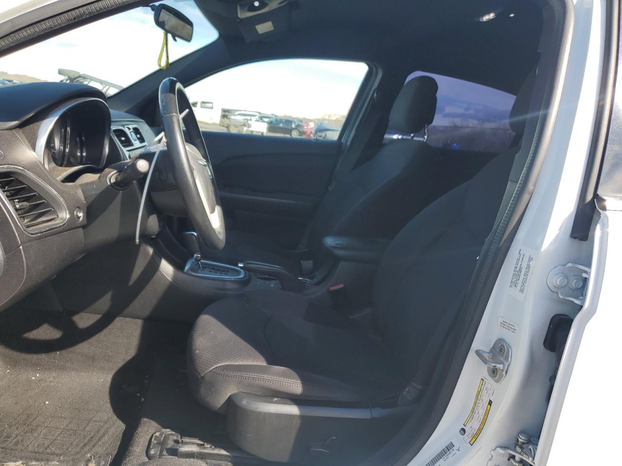 2013 Chrysler 200 - Image 7