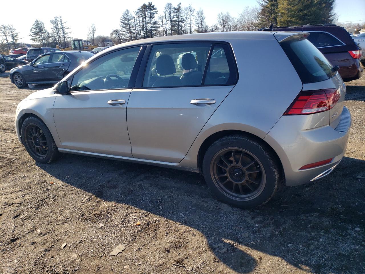 2019 Volkswagen Golf - Image 2