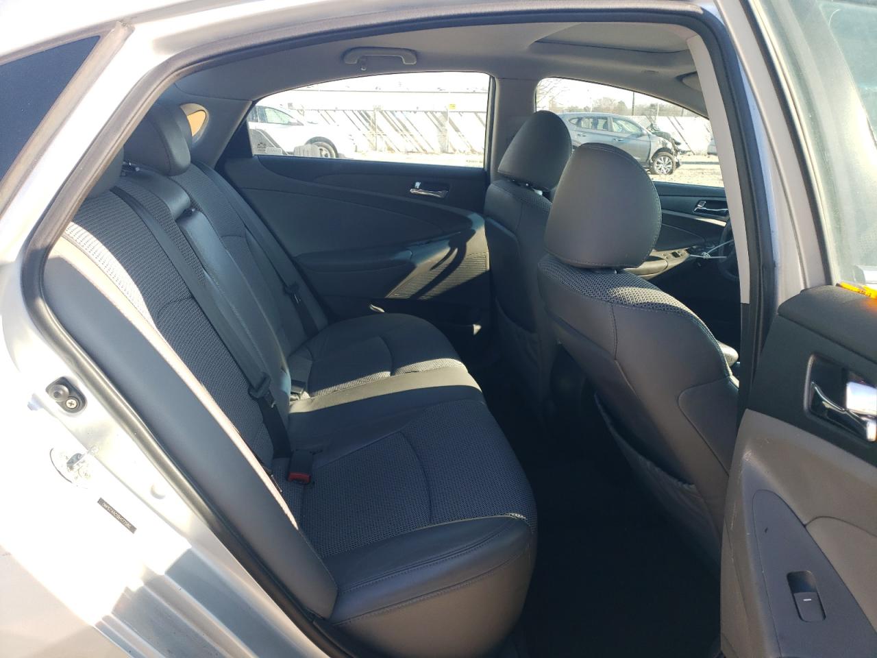 2011 Hyundai Sonata - Image 10