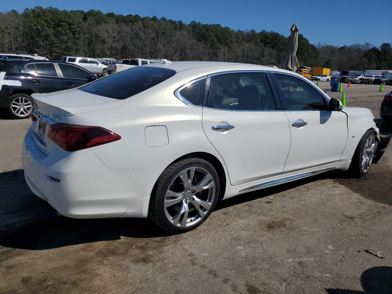 2015 Infiniti Q70 - Image 3