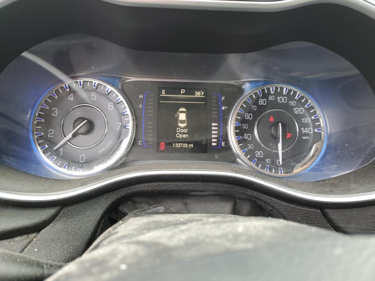 2015 Chrysler 200 - Image 9